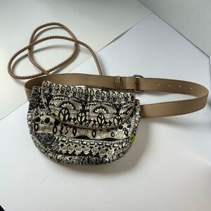 Sakroots Festi Belt Bag Tan and Black With Crossbody and Shoulder Straps